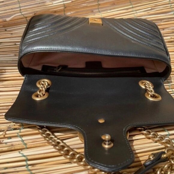 "Super pretty, elegant, authentic GUCCI marmont Crossbody bag. In excellent bran - Picture 3 of 8